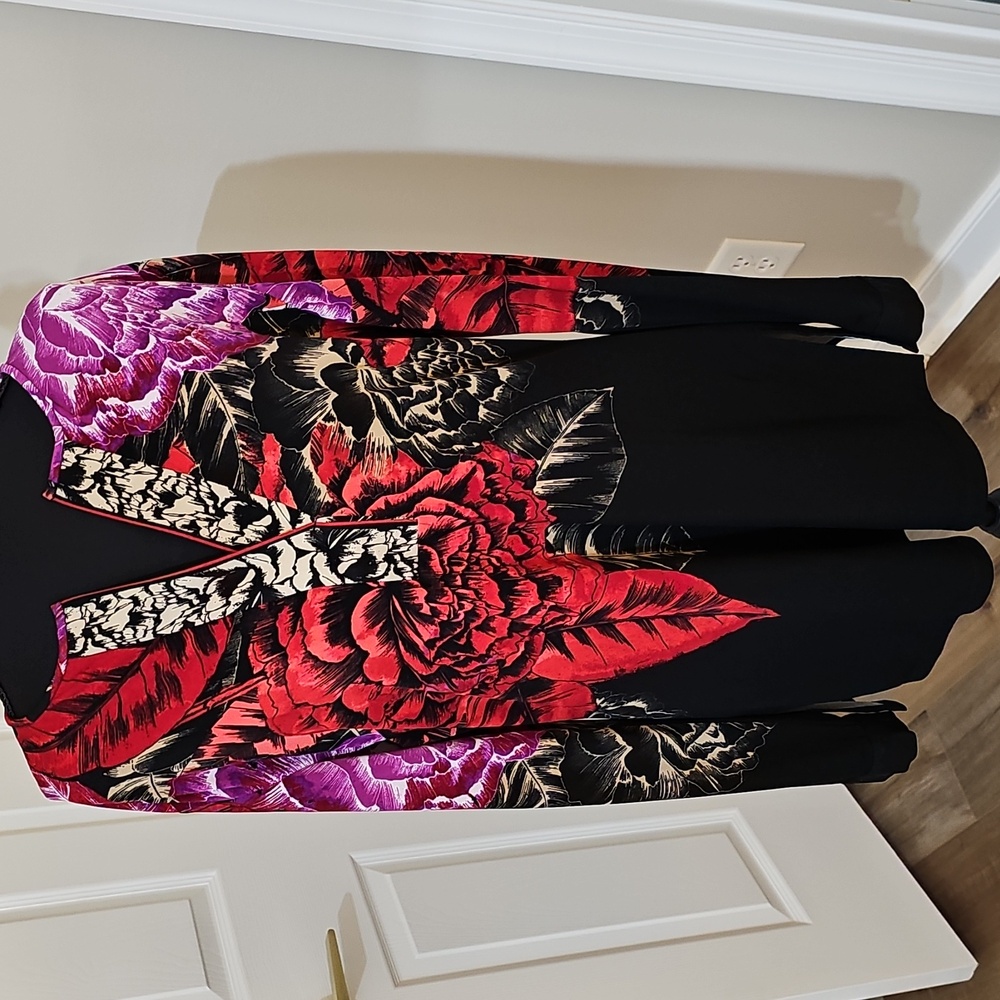 Top - Picture 3 of 16